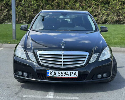 Черный Мерседес Е-Класс, объемом двигателя 2.2 л и пробегом 327 тыс. км за 10999 $, фото 5 на Automoto.ua