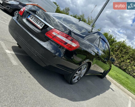 Черный Мерседес Е-Класс, объемом двигателя 2.2 л и пробегом 327 тыс. км за 10999 $, фото 7 на Automoto.ua