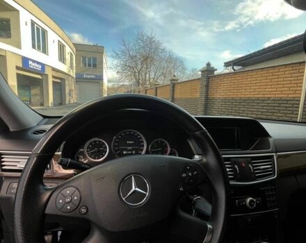 Чорний Мерседес Е-Клас, об'ємом двигуна 2.1 л та пробігом 385 тис. км за 11099 $, фото 4 на Automoto.ua