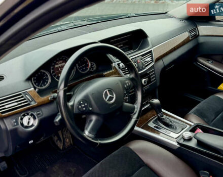 Чорний Мерседес Е-Клас, об'ємом двигуна 2.14 л та пробігом 342 тис. км за 10600 $, фото 9 на Automoto.ua