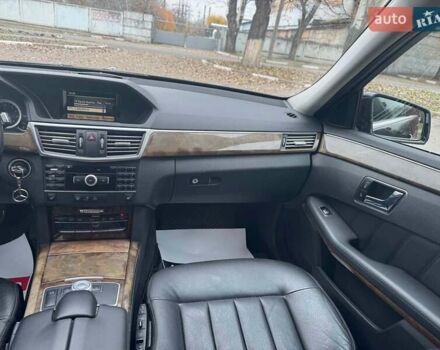 Чорний Мерседес Е-Клас, об'ємом двигуна 3 л та пробігом 241 тис. км за 10190 $, фото 16 на Automoto.ua