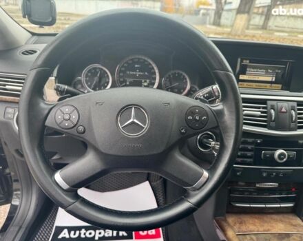 Чорний Мерседес Е-Клас, об'ємом двигуна 3 л та пробігом 241 тис. км за 10190 $, фото 23 на Automoto.ua