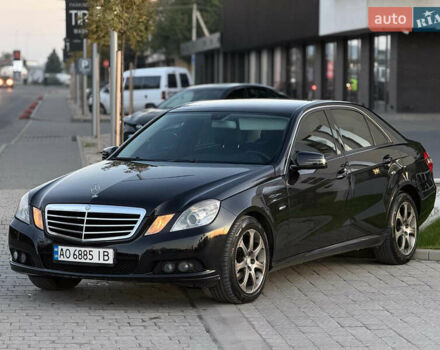 Мерседес Е-Клас 2010 у Ужгороді на Automoto.ua Чорний Мерседес Е-Клас, об'ємом двигуна 2.14 л та пробігом 340 тис. км за 10200 $, фото 1 на Automoto.ua