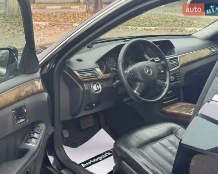 Чорний Мерседес Е-Клас, об'ємом двигуна 3 л та пробігом 241 тис. км за 10190 $, фото 11 на Automoto.ua