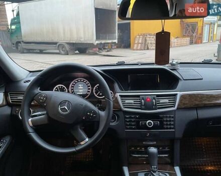 Чорний Мерседес Е-Клас, об'ємом двигуна 2.14 л та пробігом 310 тис. км за 10900 $, фото 8 на Automoto.ua