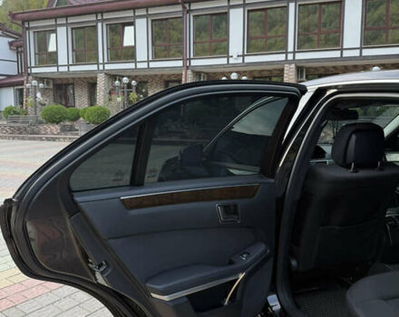 Мерседес Е-Класс 2010 в Черновцах на Automoto.ua Черный Мерседес Е-Класс, объемом двигателя 2.14 л и пробегом 326 тыс. км за 12500 $, фото 30 на Automoto.ua