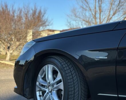 Черный Мерседес Е-Класс, объемом двигателя 2.1 л и пробегом 305 тыс. км за 12999 $, фото 6 на Automoto.ua