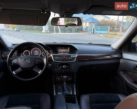 Мерседес Е-Клас 2010 у Ужгороді на Automoto.ua Чорний Мерседес Е-Клас, об'ємом двигуна 2.14 л та пробігом 340 тис. км за 10200 $, фото 9 на Automoto.ua