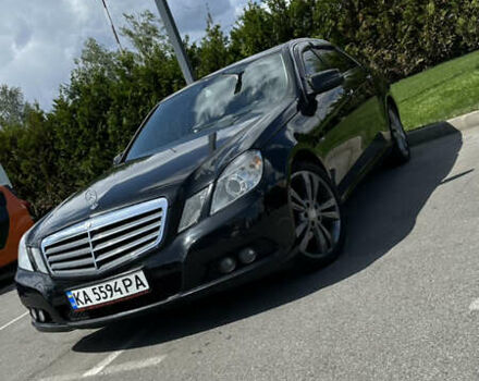 Черный Мерседес Е-Класс, объемом двигателя 2.2 л и пробегом 327 тыс. км за 10999 $, фото 3 на Automoto.ua