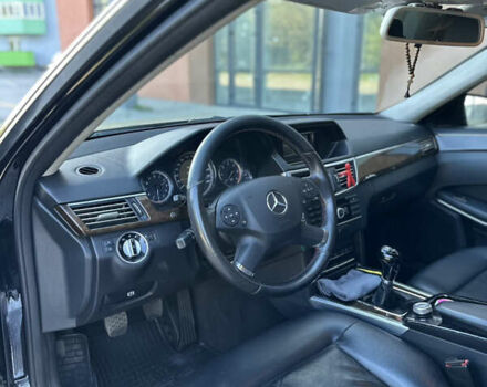 Черный Мерседес Е-Класс, объемом двигателя 2.2 л и пробегом 360 тыс. км за 12700 $, фото 19 на Automoto.ua