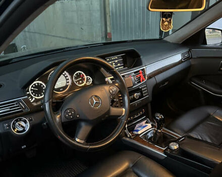 Черный Мерседес Е-Класс, объемом двигателя 2.2 л и пробегом 360 тыс. км за 12700 $, фото 11 на Automoto.ua