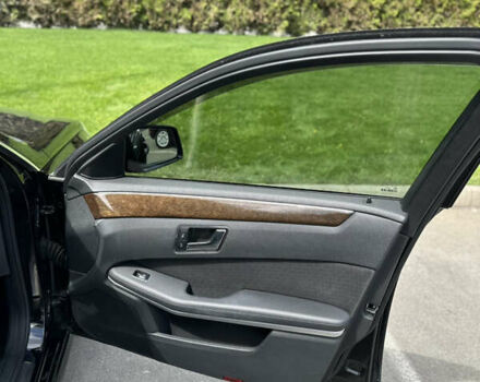 Черный Мерседес Е-Класс, объемом двигателя 2.2 л и пробегом 327 тыс. км за 10999 $, фото 15 на Automoto.ua