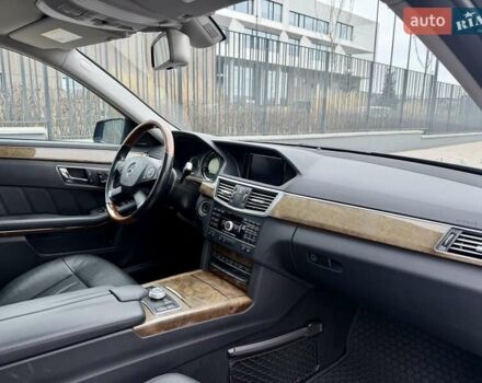 Черный Мерседес Е-Класс, объемом двигателя 5.5 л и пробегом 146 тыс. км за 16800 $, фото 16 на Automoto.ua