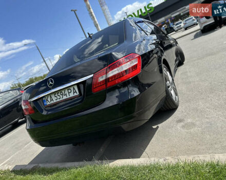 Черный Мерседес Е-Класс, объемом двигателя 2.2 л и пробегом 327 тыс. км за 10999 $, фото 9 на Automoto.ua