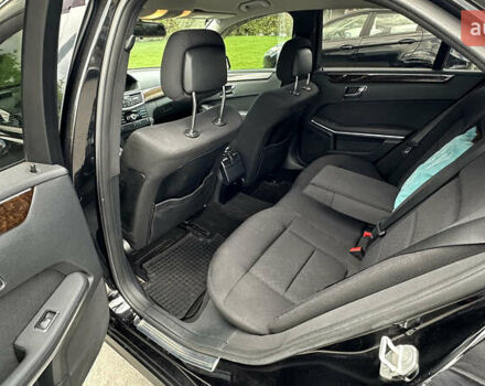 Черный Мерседес Е-Класс, объемом двигателя 2.2 л и пробегом 327 тыс. км за 10999 $, фото 18 на Automoto.ua