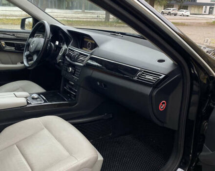 Мерседес Е-Клас 2010 у Луцьку на Automoto.ua Чорний Мерседес Е-Клас, об'ємом двигуна 2.99 л та пробігом 233 тис. км за 16500 $, фото 16 на Automoto.ua