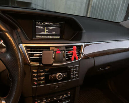 Черный Мерседес Е-Класс, объемом двигателя 2.2 л и пробегом 360 тыс. км за 12700 $, фото 12 на Automoto.ua