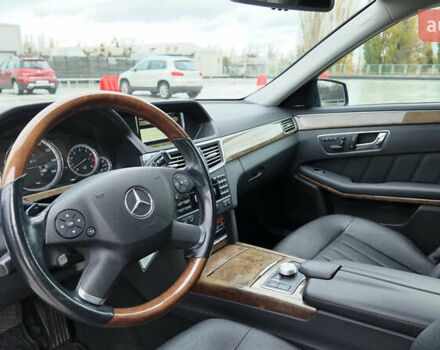 Черный Мерседес Е-Класс, объемом двигателя 5.5 л и пробегом 146 тыс. км за 14990 $, фото 13 на Automoto.ua