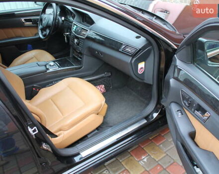 Чорний Мерседес Е-Клас, об'ємом двигуна 3 л та пробігом 255 тис. км за 13900 $, фото 14 на Automoto.ua