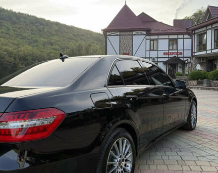 Мерседес Е-Класс 2010 в Черновцах на Automoto.ua Черный Мерседес Е-Класс, объемом двигателя 2.14 л и пробегом 326 тыс. км за 12500 $, фото 5 на Automoto.ua