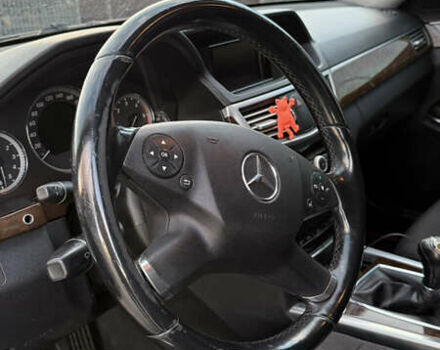 Черный Мерседес Е-Класс, объемом двигателя 2.2 л и пробегом 305 тыс. км за 10000 $, фото 7 на Automoto.ua