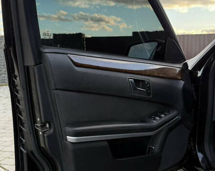 Черный Мерседес Е-Класс, объемом двигателя 2.2 л и пробегом 305 тыс. км за 10000 $, фото 8 на Automoto.ua