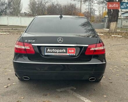 Чорний Мерседес Е-Клас, об'ємом двигуна 3 л та пробігом 241 тис. км за 10190 $, фото 3 на Automoto.ua