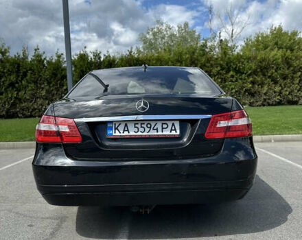 Черный Мерседес Е-Класс, объемом двигателя 2.2 л и пробегом 327 тыс. км за 10999 $, фото 8 на Automoto.ua