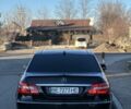 Черный Мерседес Е-Класс, объемом двигателя 2.1 л и пробегом 305 тыс. км за 12999 $, фото 3 на Automoto.ua