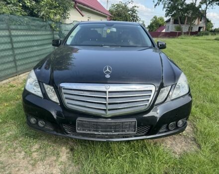 Черный Мерседес Е-Класс, объемом двигателя 2 л и пробегом 140 тыс. км за 581 $, фото 4 на Automoto.ua