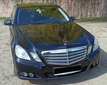 Черный Мерседес Е-Класс, объемом двигателя 2.1 л и пробегом 390 тыс. км за 11200 $, фото 3 на Automoto.ua