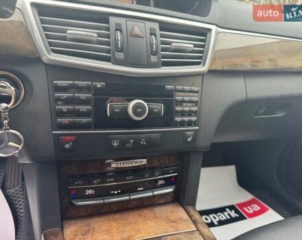 Чорний Мерседес Е-Клас, об'ємом двигуна 3 л та пробігом 241 тис. км за 10190 $, фото 26 на Automoto.ua