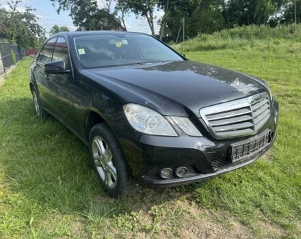 Черный Мерседес Е-Класс, объемом двигателя 2 л и пробегом 140 тыс. км за 581 $, фото 2 на Automoto.ua