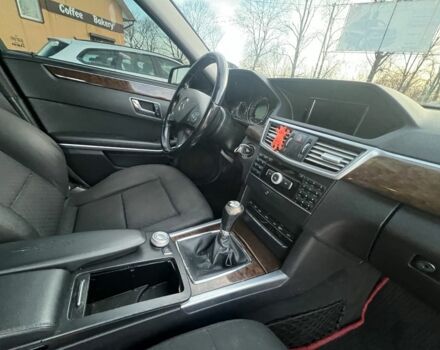 Черный Мерседес Е-Класс, объемом двигателя 2.2 л и пробегом 306 тыс. км за 9499 $, фото 11 на Automoto.ua