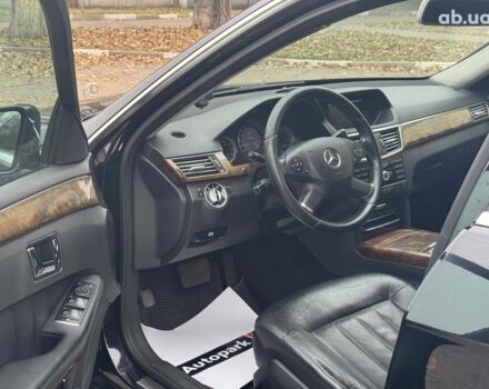 Чорний Мерседес Е-Клас, об'ємом двигуна 3 л та пробігом 241 тис. км за 10190 $, фото 11 на Automoto.ua