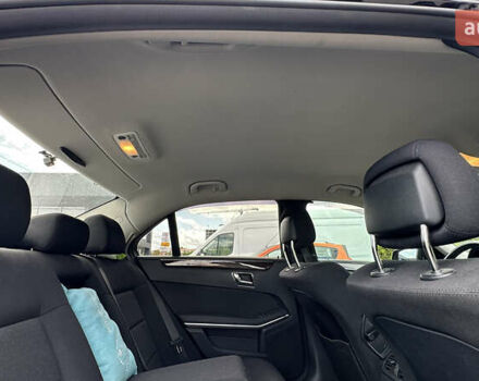 Черный Мерседес Е-Класс, объемом двигателя 2.2 л и пробегом 327 тыс. км за 10999 $, фото 21 на Automoto.ua