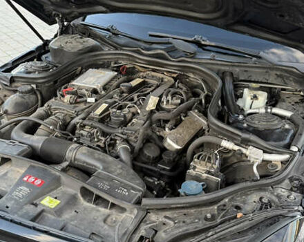 Черный Мерседес Е-Класс, объемом двигателя 2.2 л и пробегом 305 тыс. км за 10000 $, фото 18 на Automoto.ua