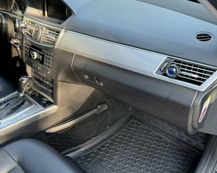 Черный Мерседес Е-Класс, объемом двигателя 2.14 л и пробегом 262 тыс. км за 13950 $, фото 37 на Automoto.ua