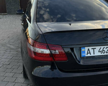 Черный Мерседес Е-Класс, объемом двигателя 2.2 л и пробегом 305 тыс. км за 10000 $, фото 4 на Automoto.ua