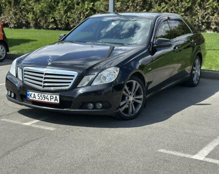 Черный Мерседес Е-Класс, объемом двигателя 2.2 л и пробегом 327 тыс. км за 10999 $, фото 2 на Automoto.ua