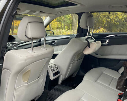 Мерседес Е-Клас 2010 у Луцьку на Automoto.ua Чорний Мерседес Е-Клас, об'ємом двигуна 2.99 л та пробігом 233 тис. км за 16500 $, фото 14 на Automoto.ua