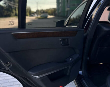 Черный Мерседес Е-Класс, объемом двигателя 2.2 л и пробегом 360 тыс. км за 12700 $, фото 16 на Automoto.ua