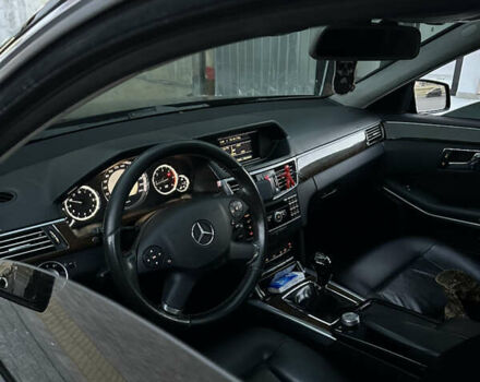 Черный Мерседес Е-Класс, объемом двигателя 2.2 л и пробегом 360 тыс. км за 12700 $, фото 10 на Automoto.ua