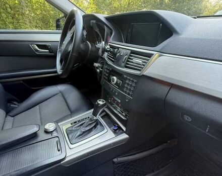 Черный Мерседес Е-Класс, объемом двигателя 2.14 л и пробегом 262 тыс. км за 13950 $, фото 11 на Automoto.ua