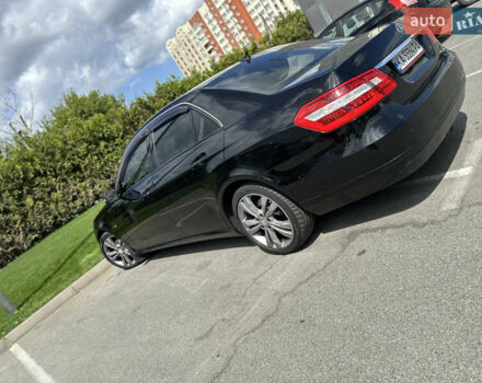 Черный Мерседес Е-Класс, объемом двигателя 2.2 л и пробегом 327 тыс. км за 10999 $, фото 6 на Automoto.ua