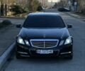 Черный Мерседес Е-Класс, объемом двигателя 2.1 л и пробегом 305 тыс. км за 12999 $, фото 1 на Automoto.ua