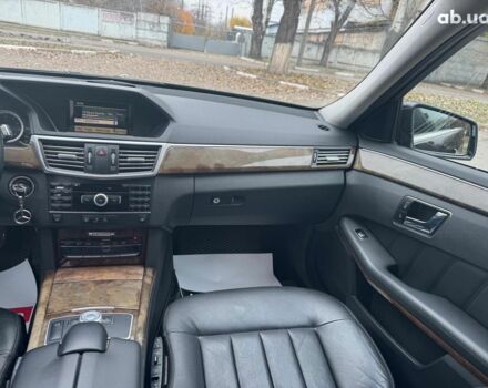 Чорний Мерседес Е-Клас, об'ємом двигуна 3 л та пробігом 241 тис. км за 10190 $, фото 16 на Automoto.ua