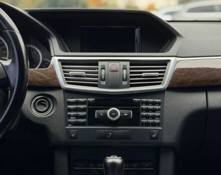 Черный Мерседес Е-Класс, объемом двигателя 2 л и пробегом 203 тыс. км за 12000 $, фото 11 на Automoto.ua