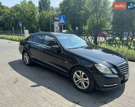 Черный Мерседес Е-Класс, объемом двигателя 2.1 л и пробегом 310 тыс. км за 15500 $, фото 4 на Automoto.ua