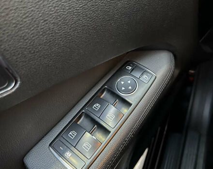 Черный Мерседес Е-Класс, объемом двигателя 2.2 л и пробегом 268 тыс. км за 10800 $, фото 16 на Automoto.ua